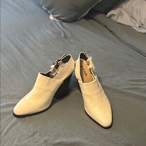 JustFab Cream Croc-Embossed Mules